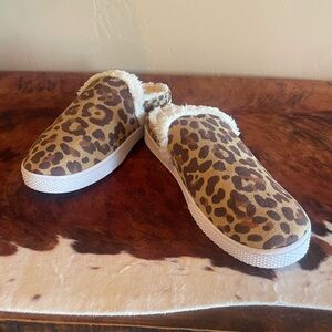 Leopard Print Slippers Size M 7-8